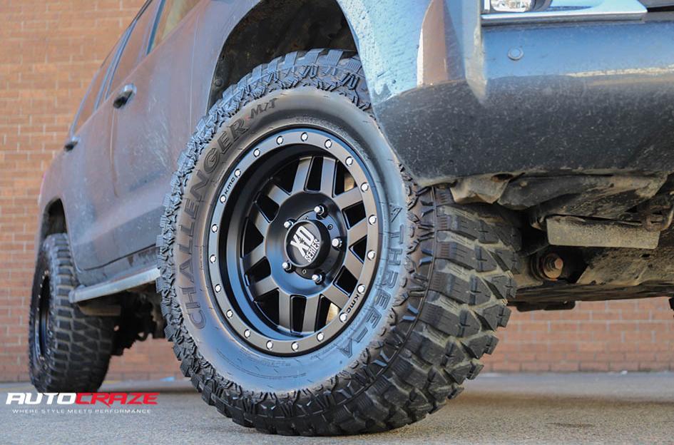 TOYOTA LANDCRUSIER MACHETE XD SATIN BLACK
